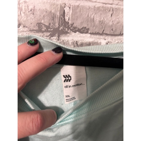 All in‎ Motion Light Sweatshirt - Picture 3 of 4